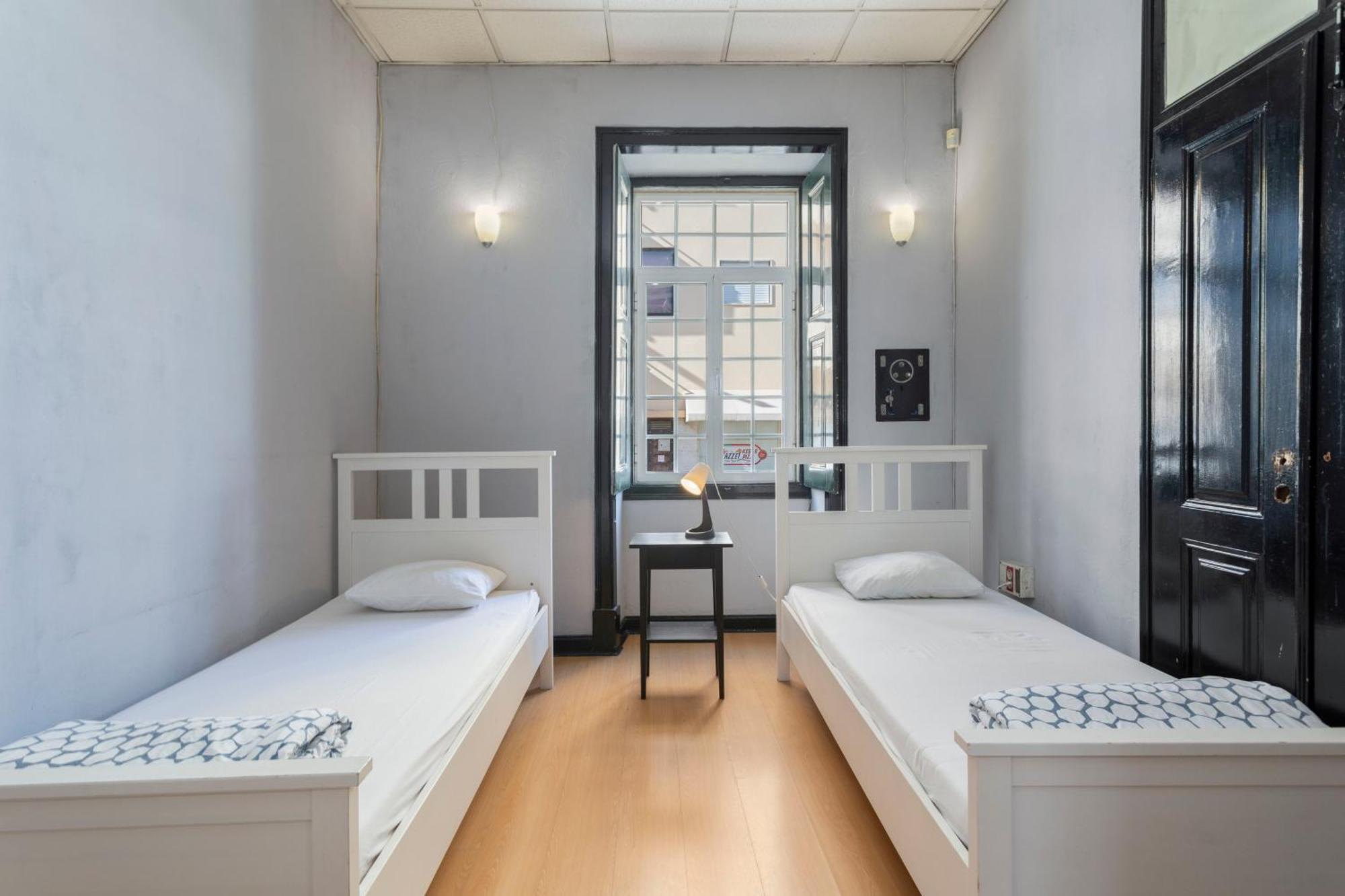 Le Penguin Hostel فارو المظهر الخارجي الصورة