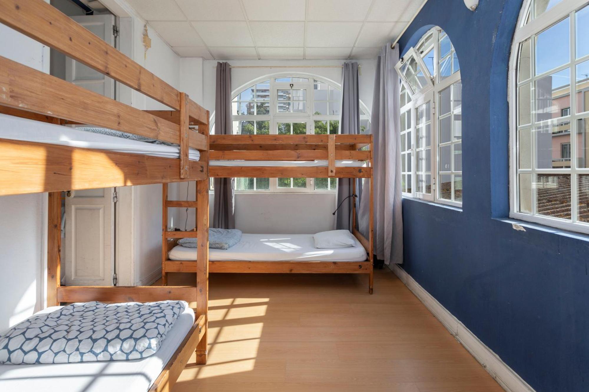 Le Penguin Hostel فارو الغرفة الصورة